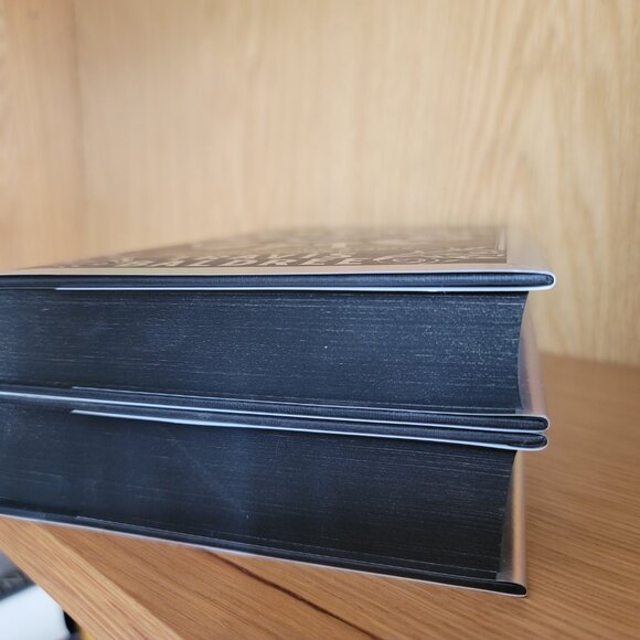 **NEW,SIGNED** Legends & Lattes, Bookshops & Bonedust, Travis Baldree, Fairyloot - Picture 6 of 16